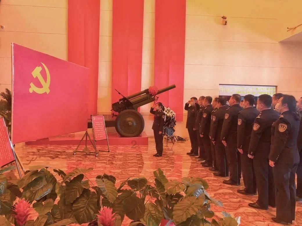 卡通红色汽车拼图
